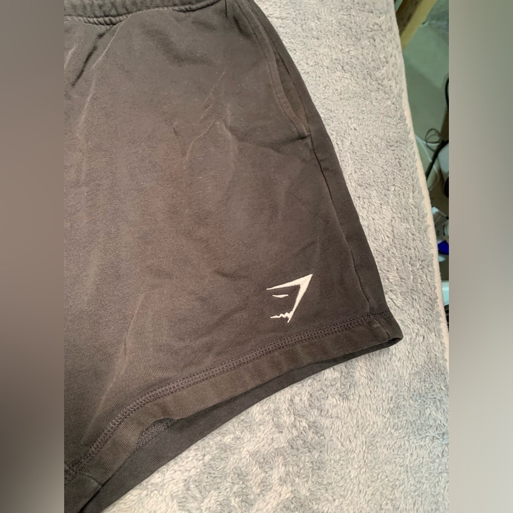 Gymshark crest Black Gym Shorts medium - Picture 2 of 12